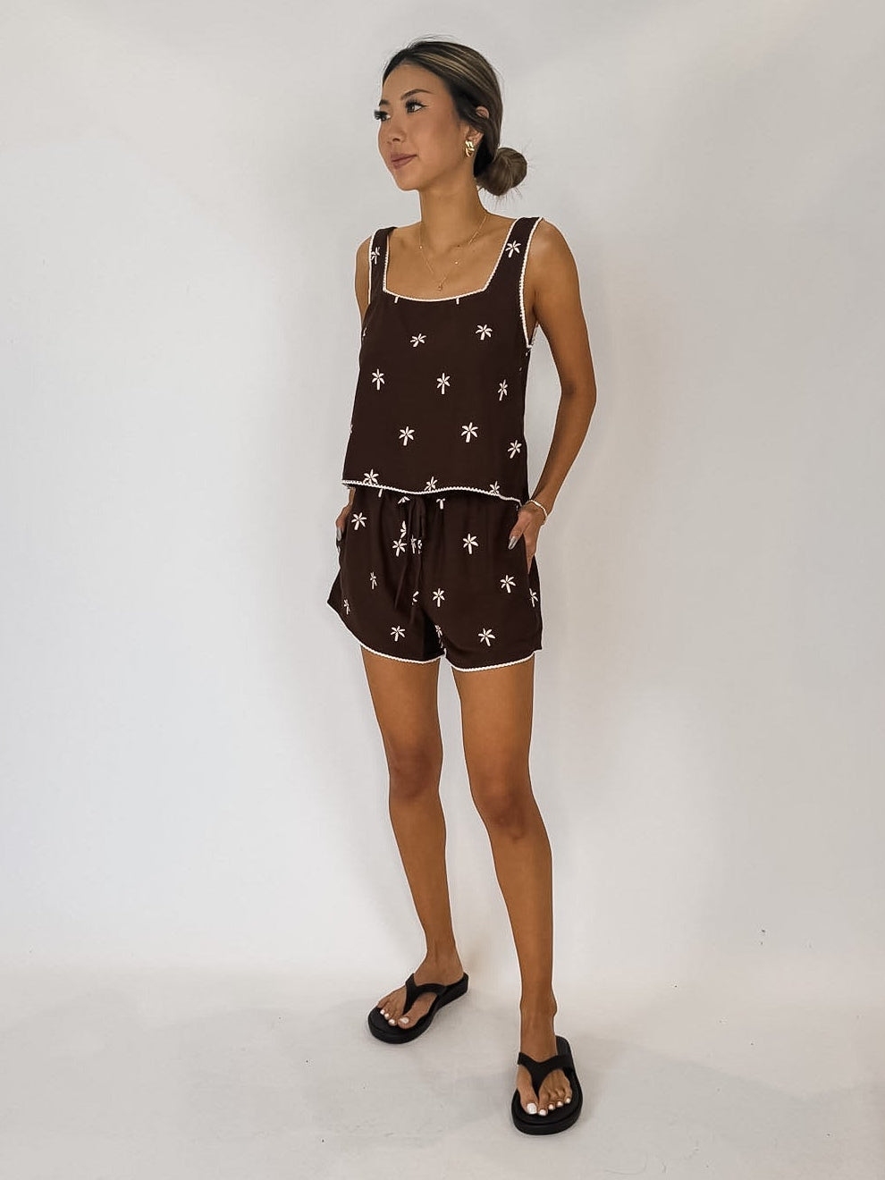 Bella Dahl Drawstring Short With Scallop Trim
