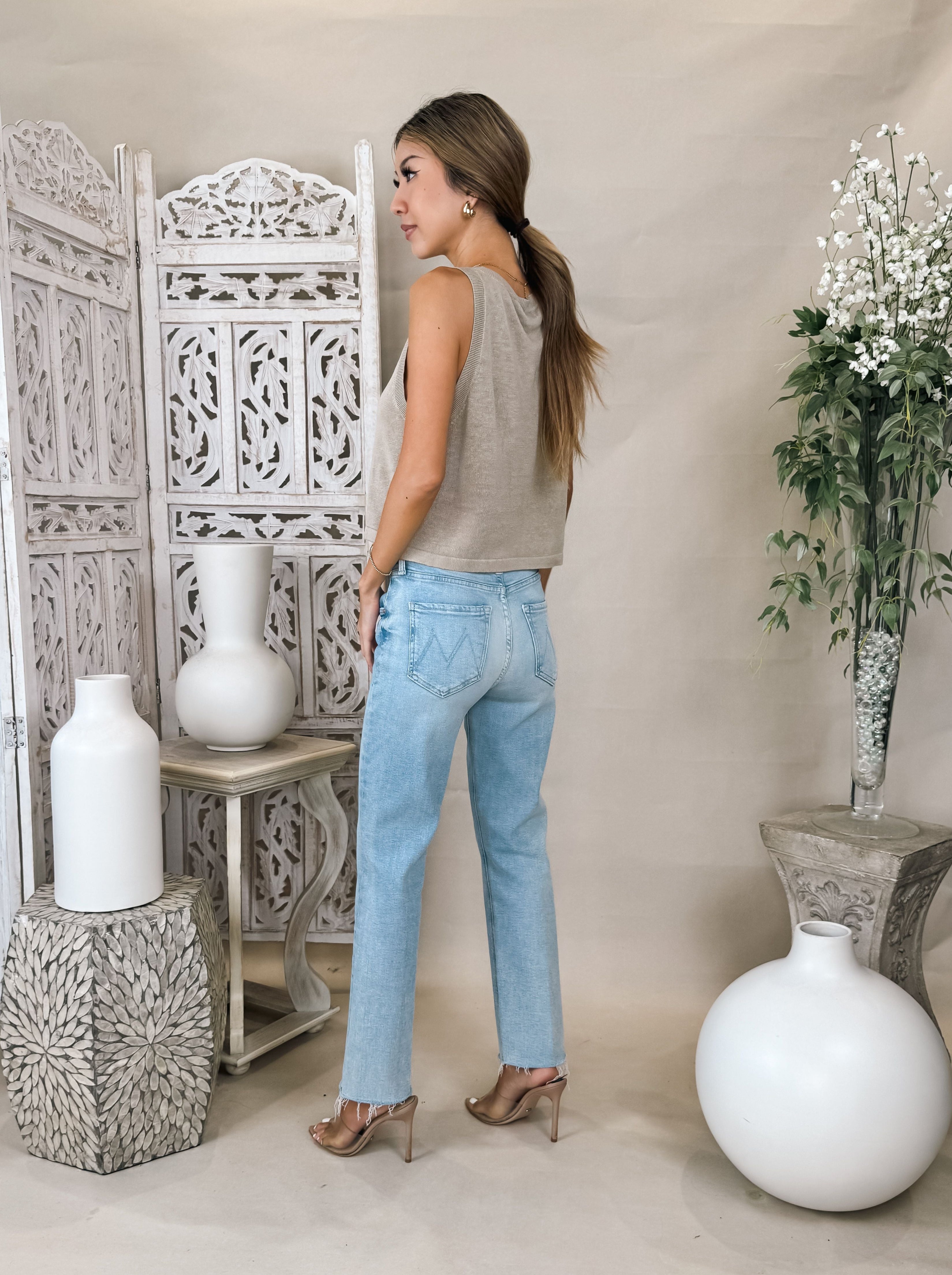 新品 MOTHER インサイダーCROP STEP フレイ 25 ブルー デニム The Insider Crop Step Fray - Out Of The Blue | MOTHER DENIM