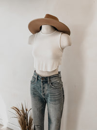 BAYSE Crew Neck Crop